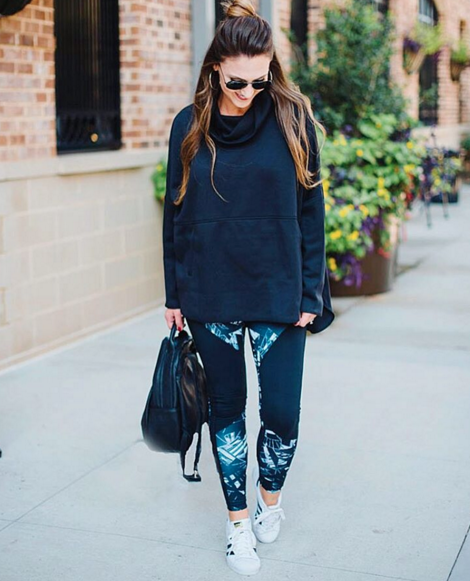 Awesome Fall Athleisure outfit that is #carpoolchic for busy moms