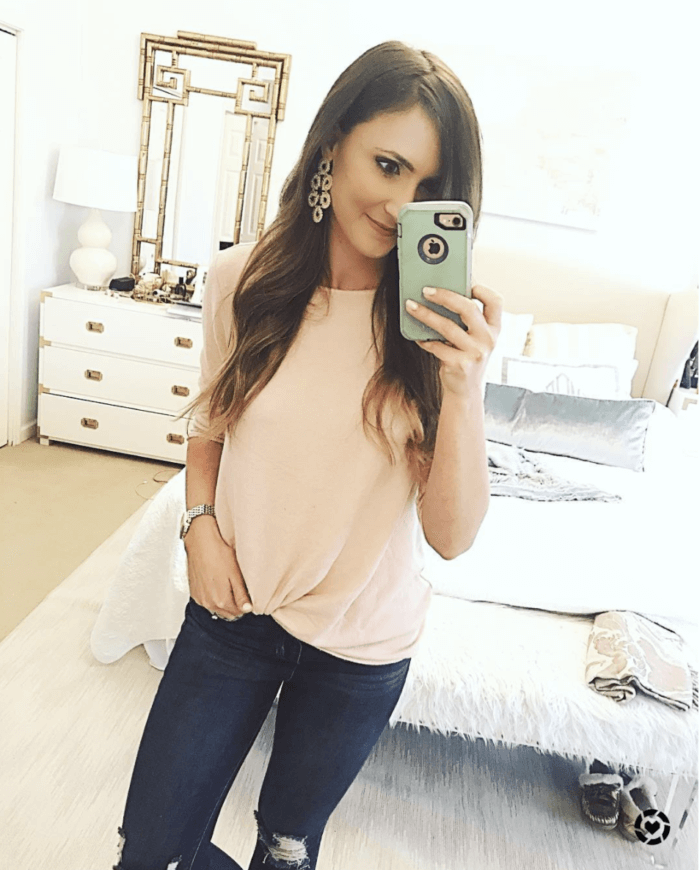 casual mom style outfit idea