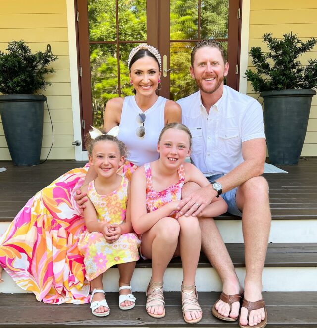 My people 💕 I guess this is officially a family account now 🤪 outfit details are over on @shopstyleyoursenses xoxo